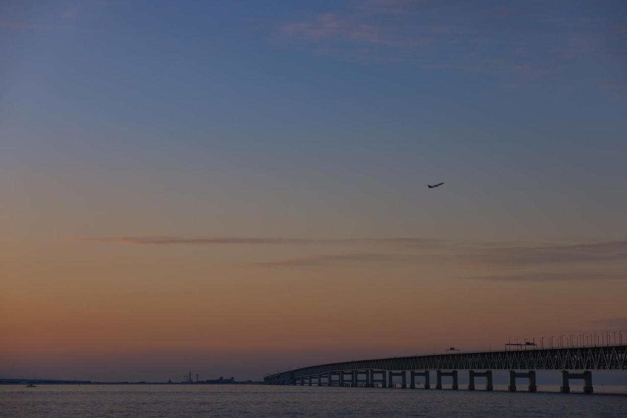 Omo Kansai Airport By Hoshino Resorts 泉佐野 外观 照片 The Chesapeake Bay Bridge at sunset